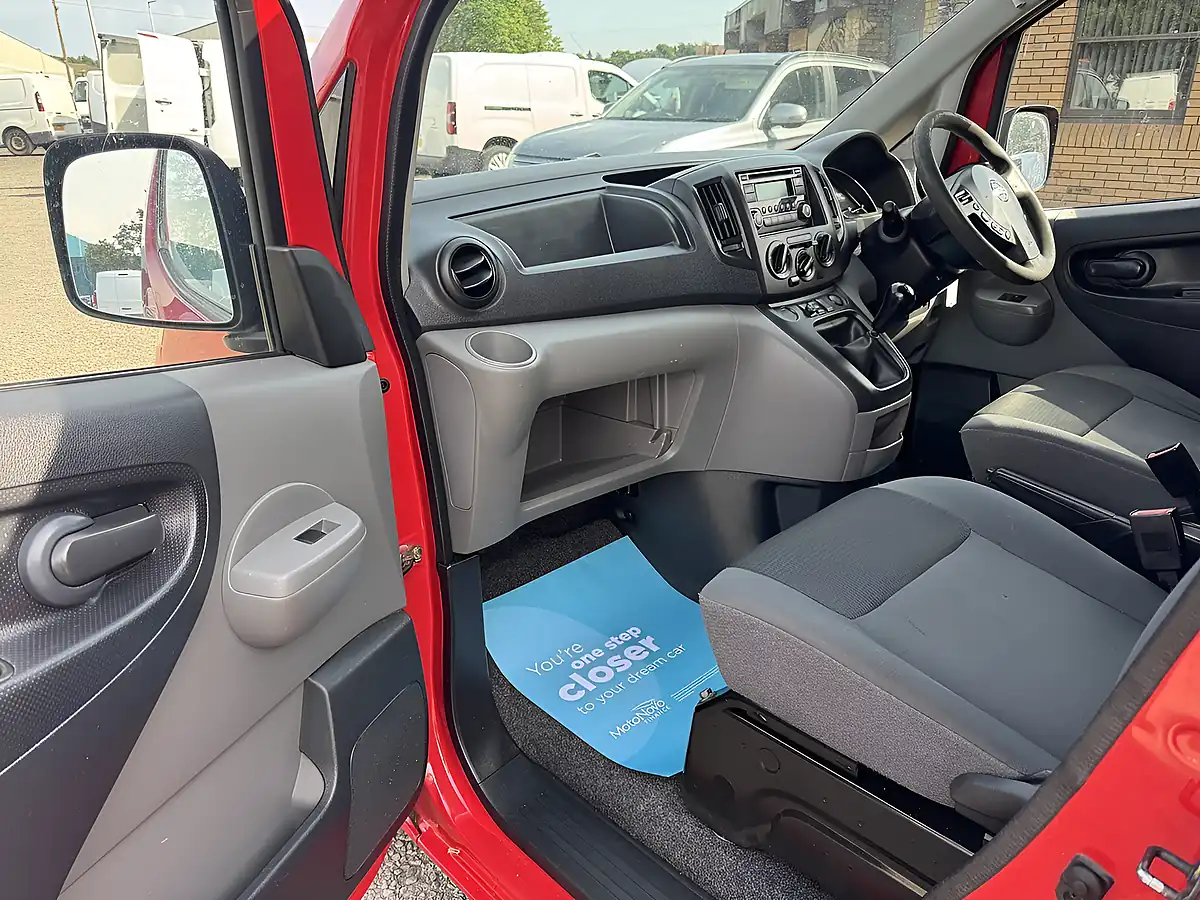 Used 2016 Nissan NV200 Acenta Red - Interior and Exterior details 8