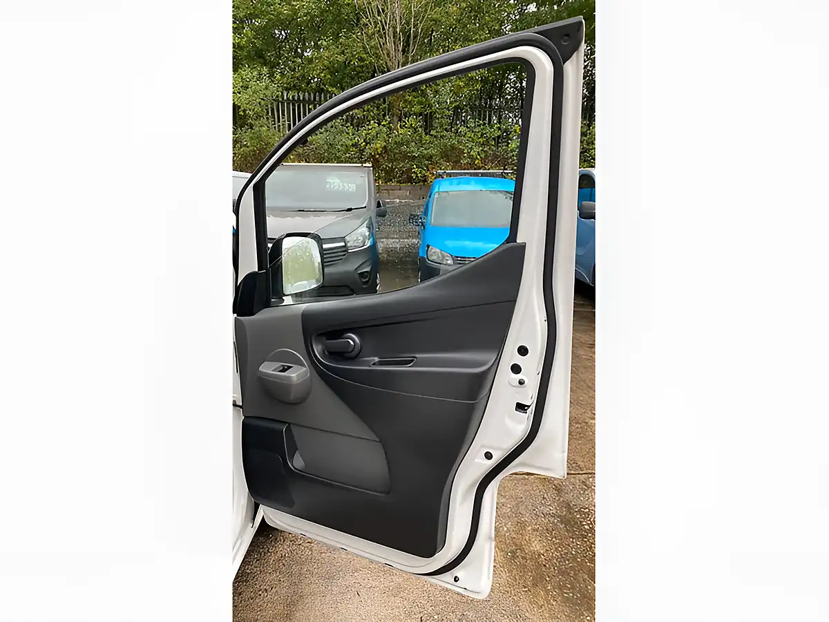 Used 2016 Nissan NV200 Acenta White - Interior and Exterior details 15
