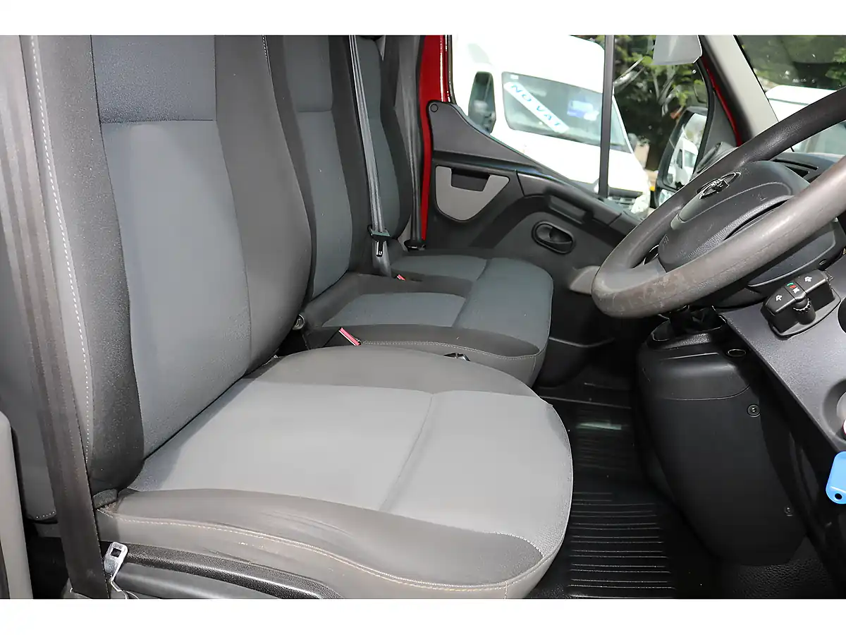 Used 2016 Nissan Nv400 Se H/R P/V Red - Interior and Exterior details 11