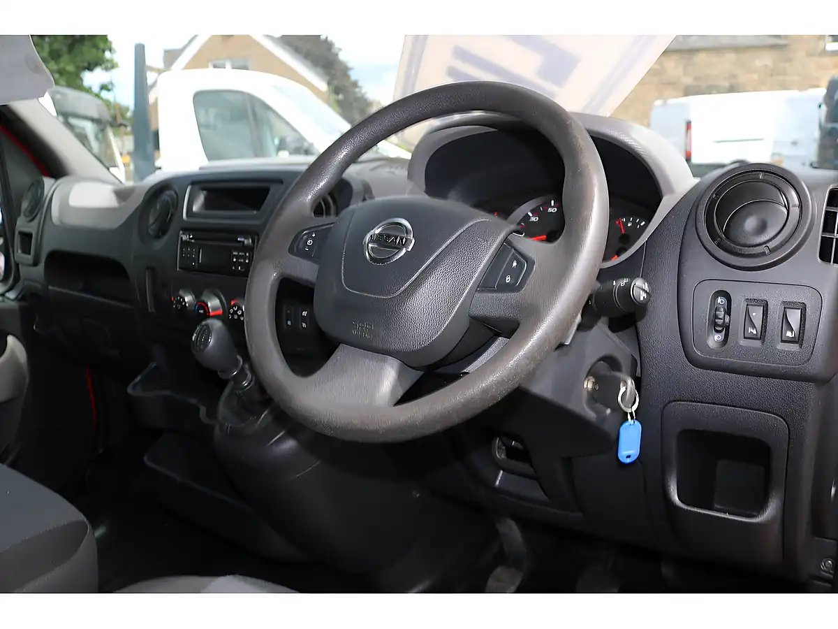 Used 2016 Nissan Nv400 Se H/R P/V Red - Interior and Exterior details 12