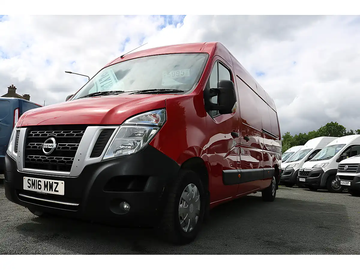 Used 2016 Nissan Nv400 Se H/R P/V Red - Interior and Exterior details 14