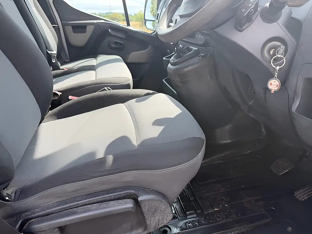 Used 2016 Nissan NV400 Se Silver - Interior and Exterior details 16