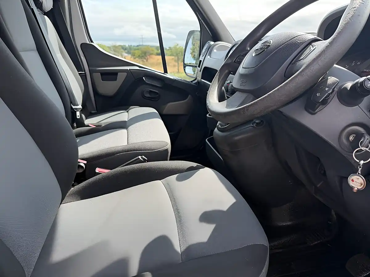 Used 2016 Nissan NV400 Se Silver - Interior and Exterior details 17