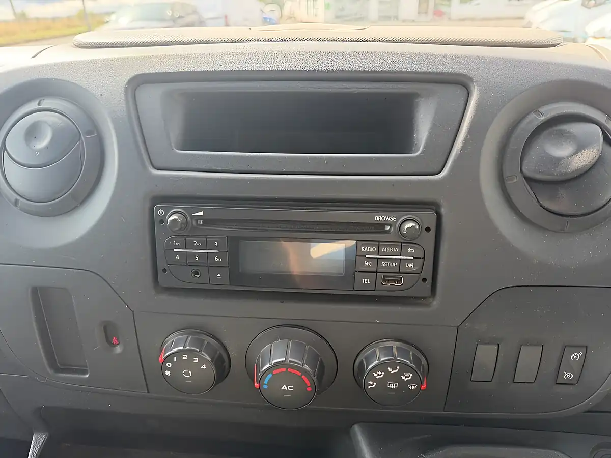 Used 2016 Nissan NV400 Se Silver - Interior and Exterior details 19