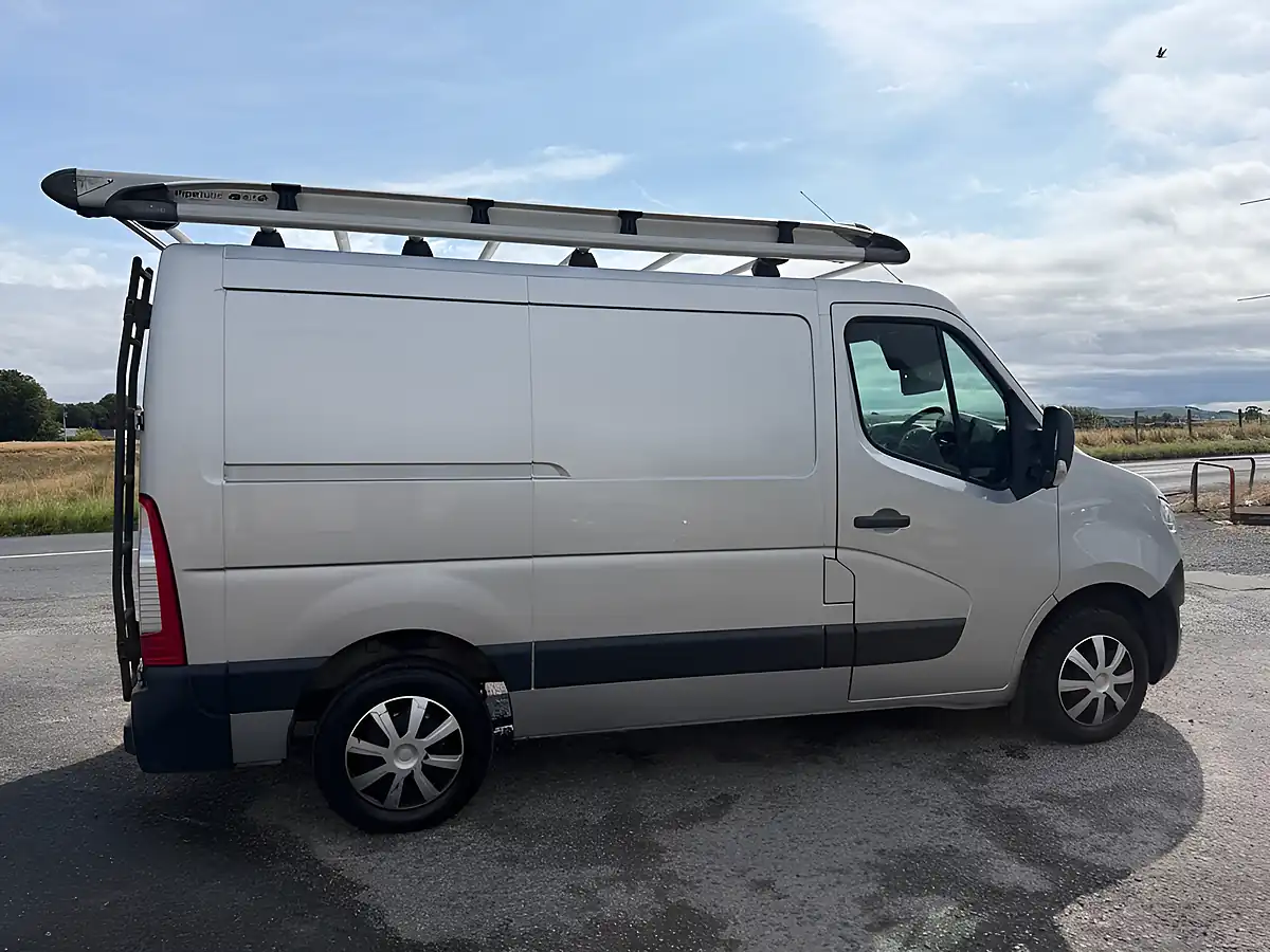 Used 2016 Nissan NV400 Se Silver - Interior and Exterior details 3