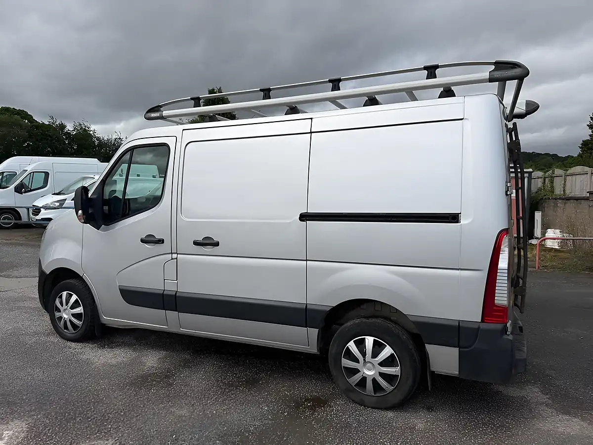 Used 2016 Nissan NV400 Se Silver - Interior and Exterior details 9