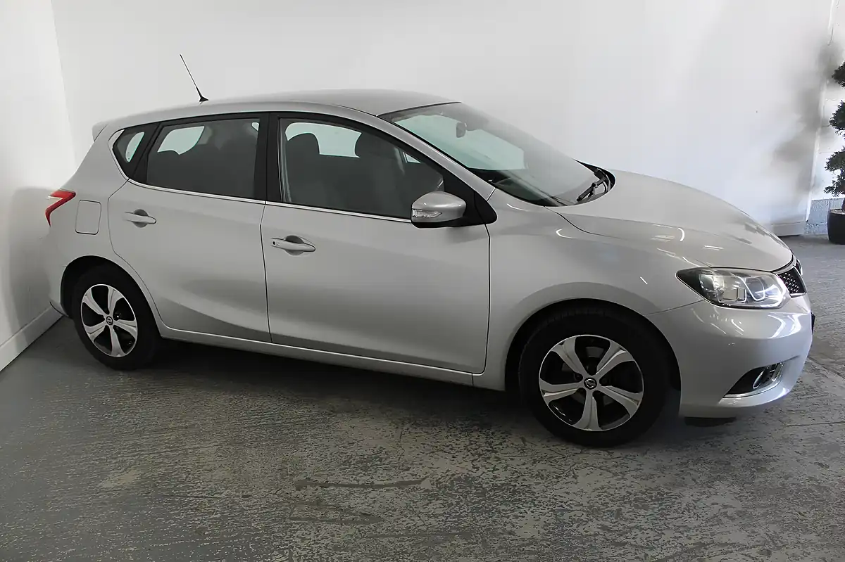 Used 2016 Nissan Pulsar Acenta Silver - Interior and Exterior details 3