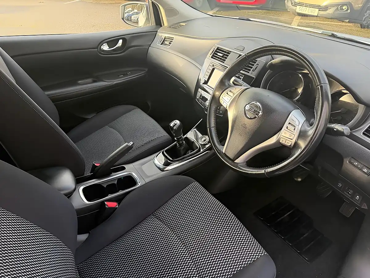 Used 2016 Nissan Pulsar Acenta White - Interior and Exterior details 16