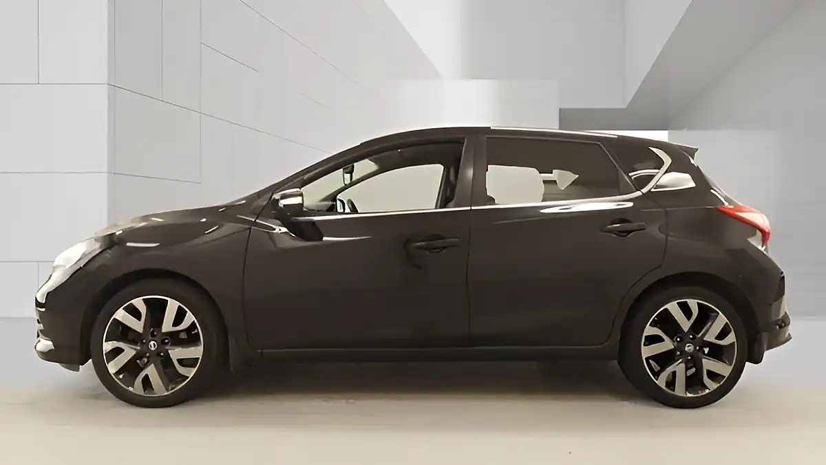 Used 2016 Nissan Pulsar Tekna Black Black - Interior and Exterior details 7