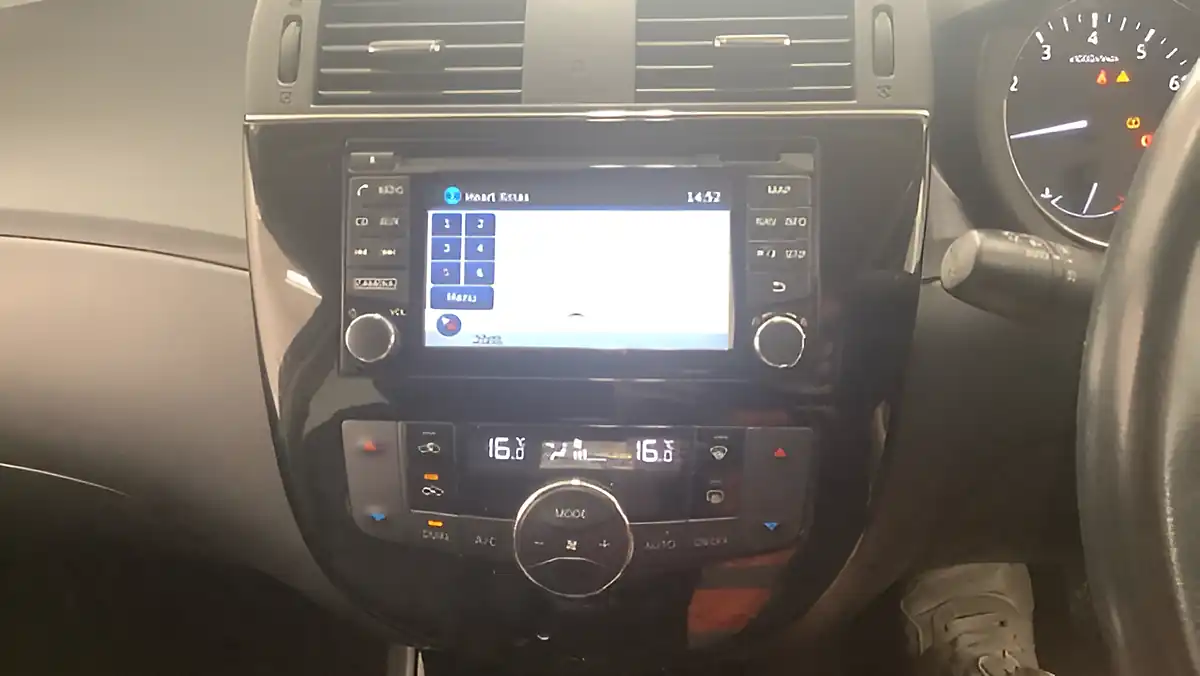 Used 2016 Nissan Pulsar Tekna Black Black - Interior and Exterior details 9