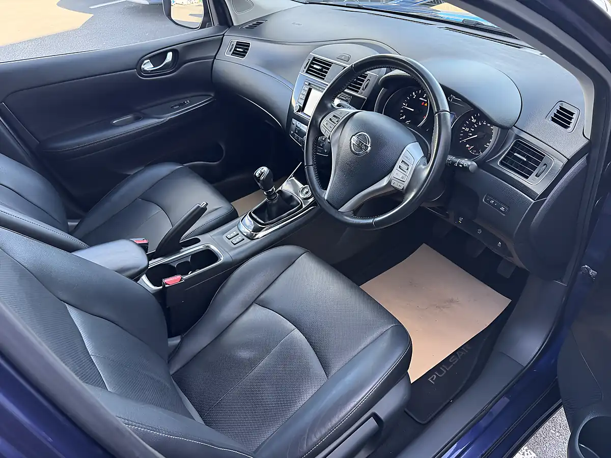 Used 2016 Nissan Pulsar Tekna Blue - Interior and Exterior details 10