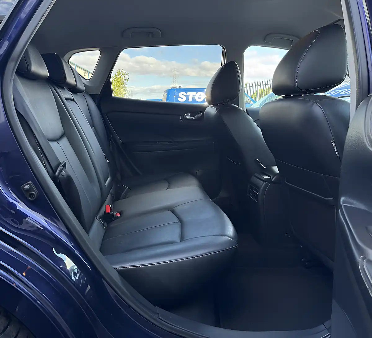 Used 2016 Nissan Pulsar Tekna Blue - Interior and Exterior details 13