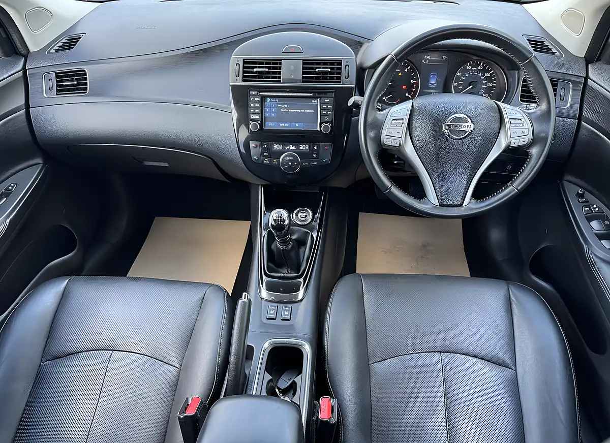 Used 2016 Nissan Pulsar Tekna Blue - Interior and Exterior details 14