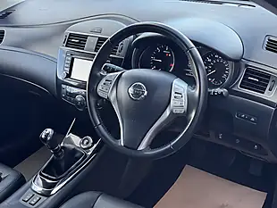 Used 2016 Nissan Pulsar Tekna Blue - Interior and Exterior details 15