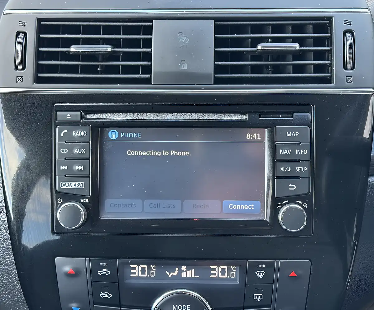 Used 2016 Nissan Pulsar Tekna Blue - Interior and Exterior details 17
