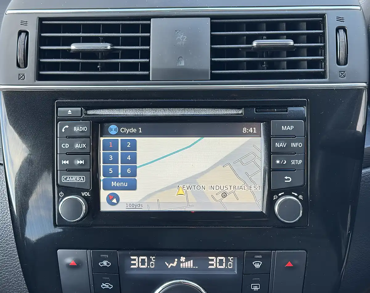 Used 2016 Nissan Pulsar Tekna Blue - Interior and Exterior details 18