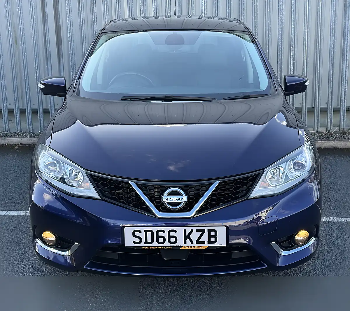 Used 2016 Nissan Pulsar Tekna Blue - Interior and Exterior details 4