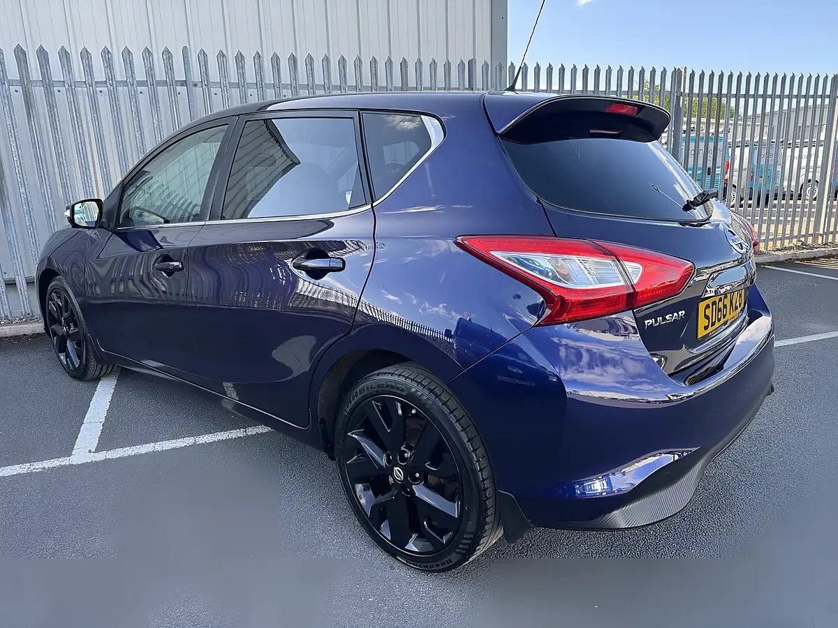 Used 2016 Nissan Pulsar Tekna Blue - Interior and Exterior details 5
