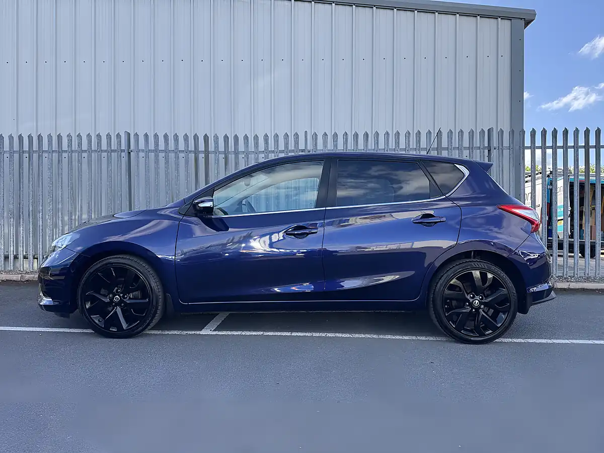 Used 2016 Nissan Pulsar Tekna Blue - Interior and Exterior details 9