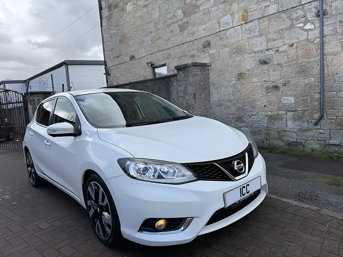 Used 2016 Nissan Pulsar Tekna White - Interior and Exterior details 11