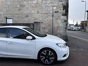 Used 2016 Nissan Pulsar Tekna White - Interior and Exterior details 12