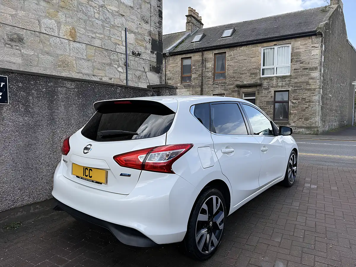 Used 2016 Nissan Pulsar Tekna White - Interior and Exterior details 13