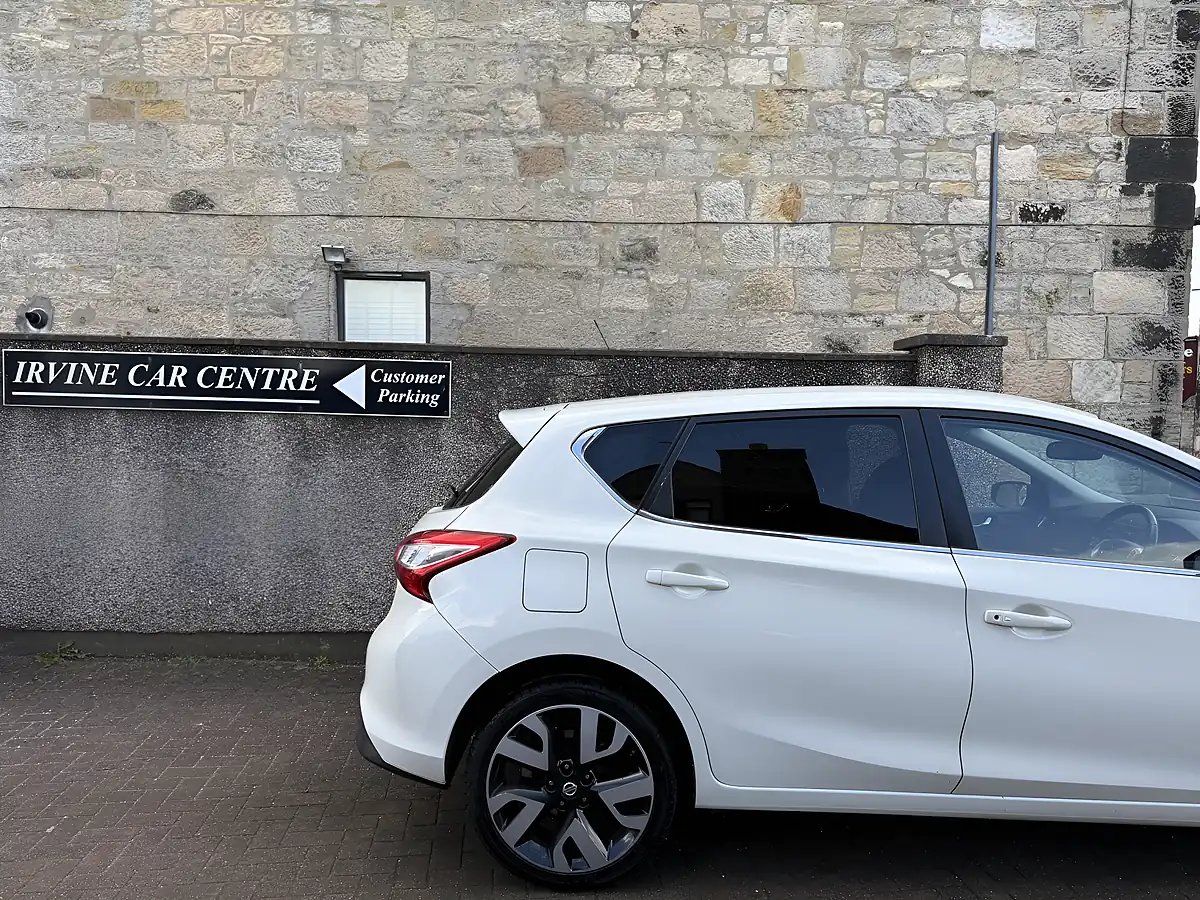 Used 2016 Nissan Pulsar Tekna White - Interior and Exterior details 14
