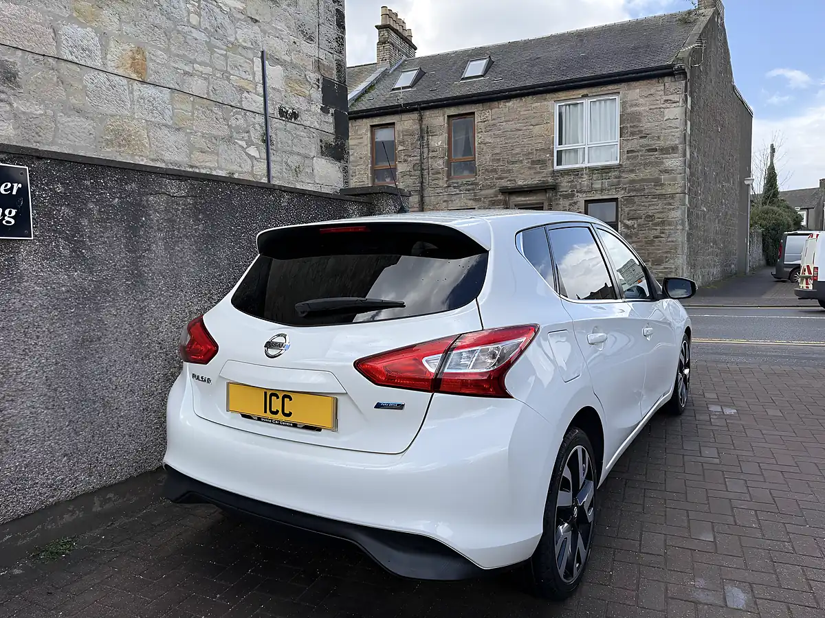 Used 2016 Nissan Pulsar Tekna White - Interior and Exterior details 15