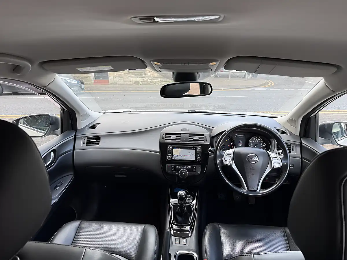 Used 2016 Nissan Pulsar Tekna White - Interior and Exterior details 16