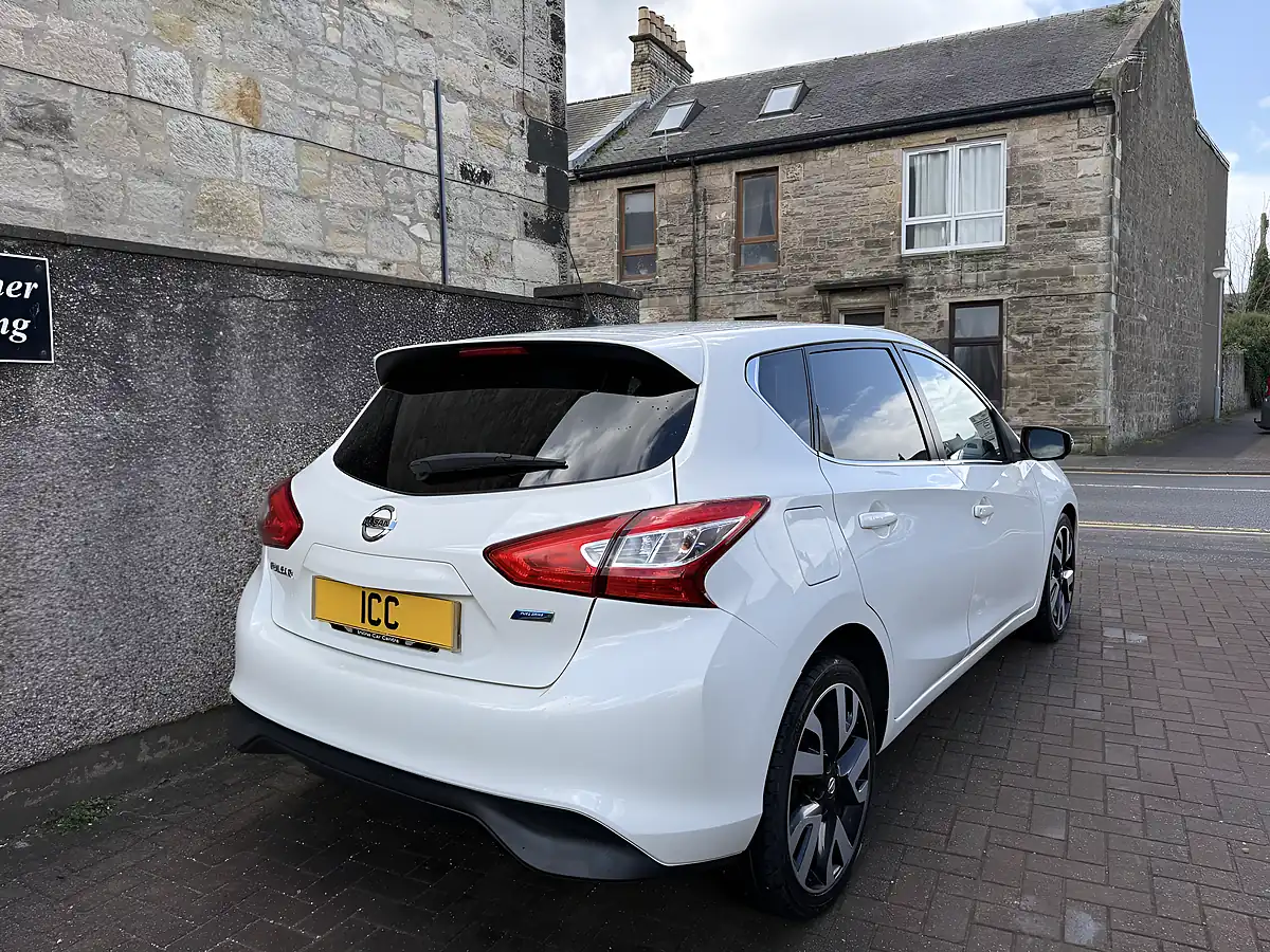 Used 2016 Nissan Pulsar Tekna White - Interior and Exterior details 4