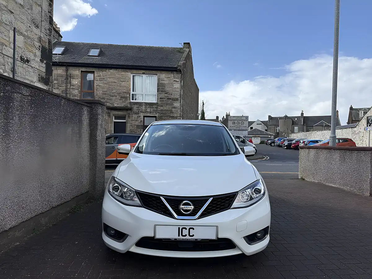 Used 2016 Nissan Pulsar Tekna White - Interior and Exterior details 5