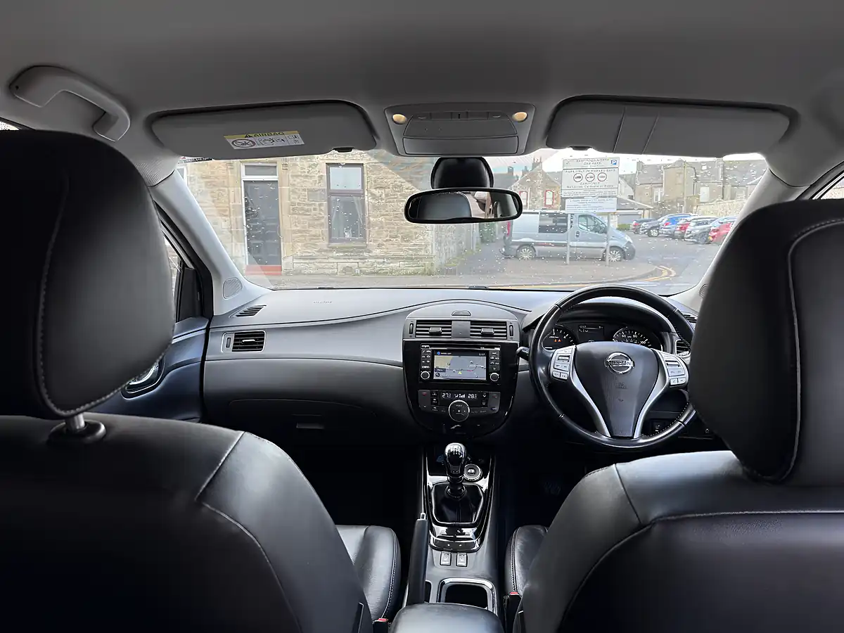 Used 2016 Nissan Pulsar Tekna White - Interior and Exterior details 6