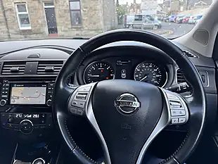 Used 2016 Nissan Pulsar Tekna White - Interior and Exterior details 8