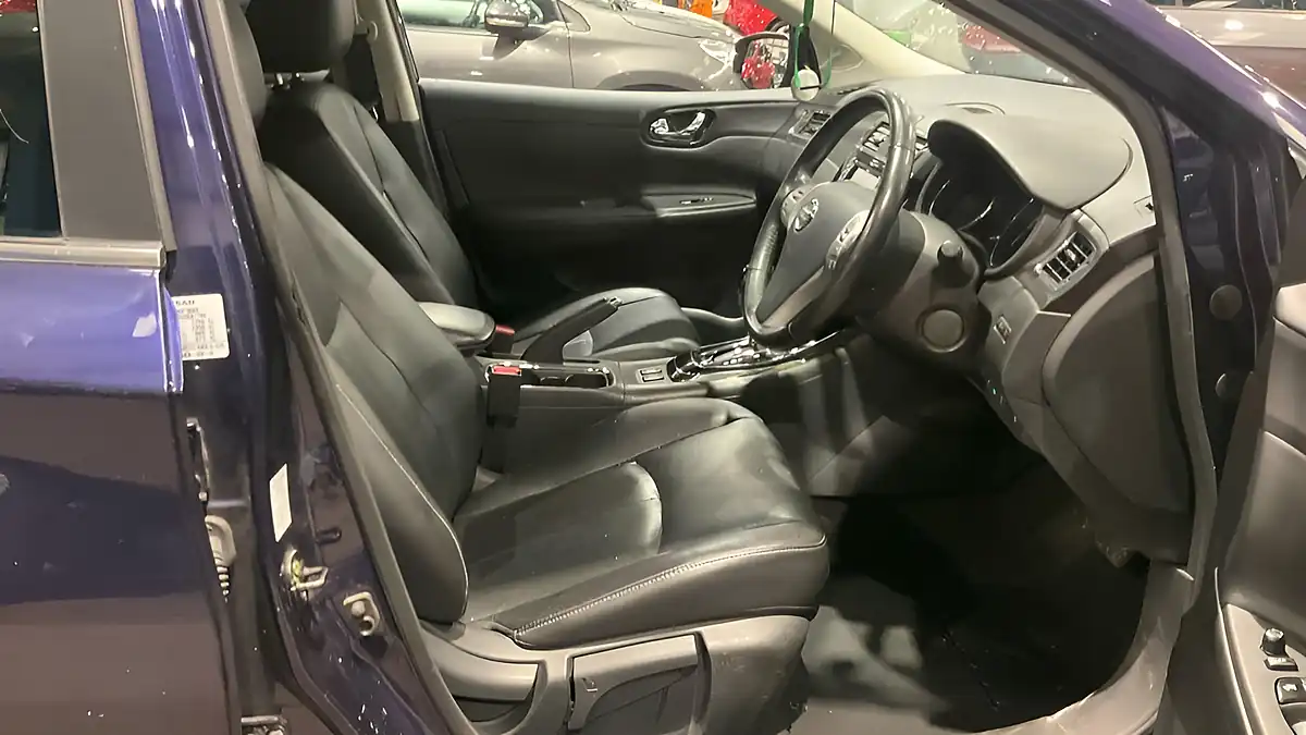 Used 2016 Nissan Pulsar Tekna Xtron Azure Blue - Interior and Exterior details 12