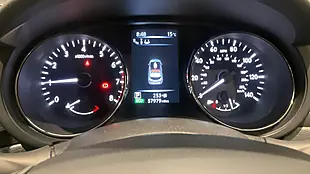 Used 2016 Nissan Pulsar Tekna Xtron Azure Blue - Interior and Exterior details 13