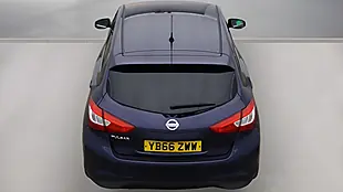 Used 2016 Nissan Pulsar Tekna Xtron Azure Blue - Interior and Exterior details 9