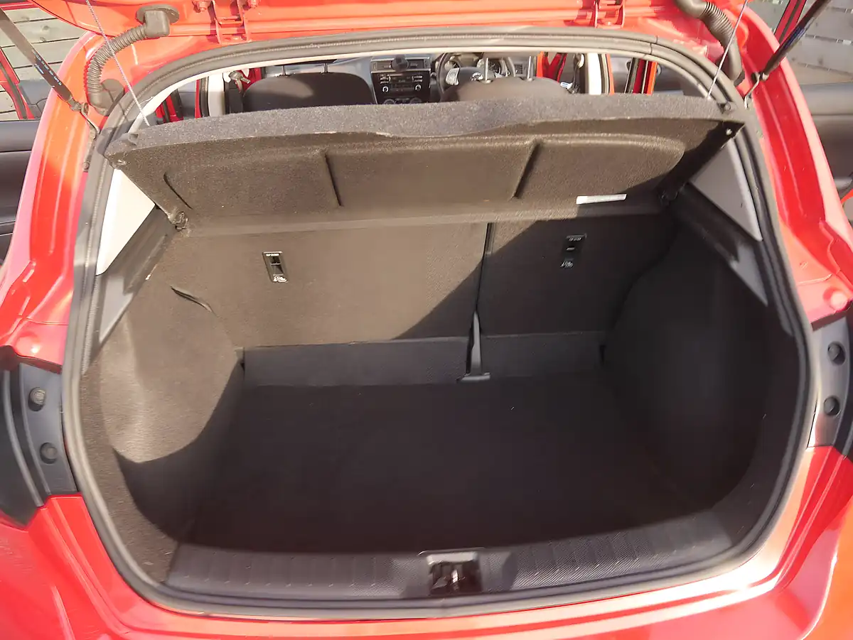 Used 2016 Nissan Pulsar Visia Flame Red - Interior and Exterior details 13