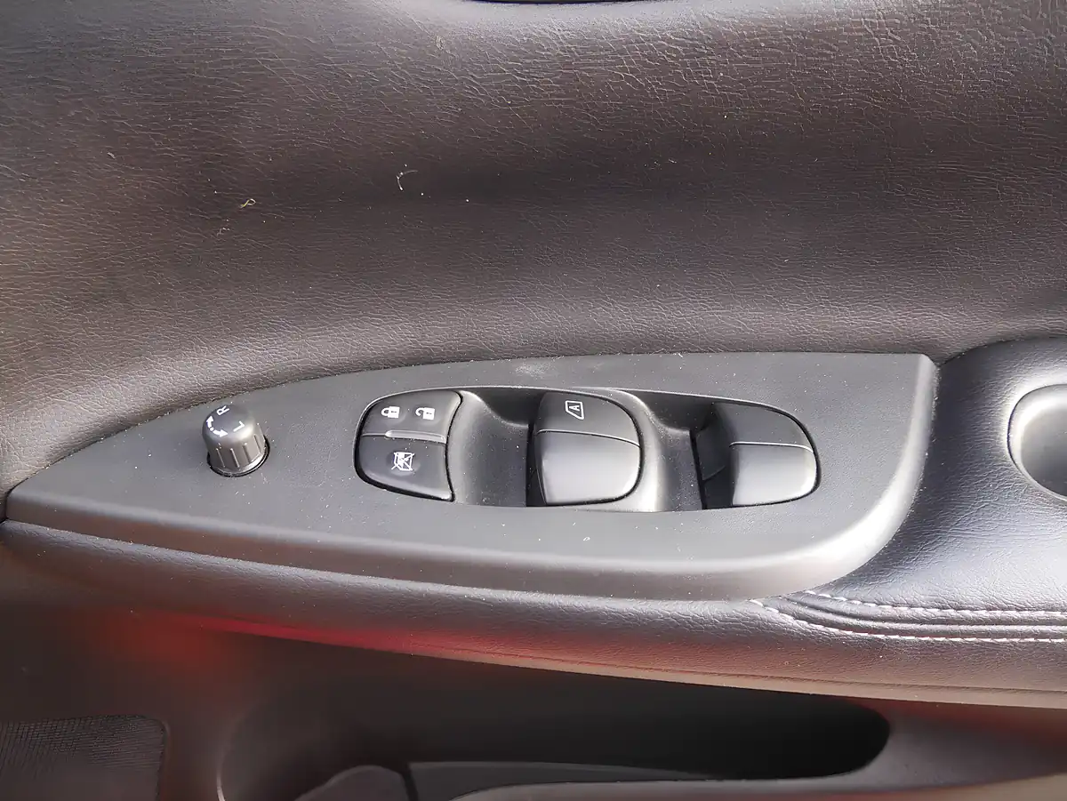 Used 2016 Nissan Pulsar Visia Flame Red - Interior and Exterior details 17