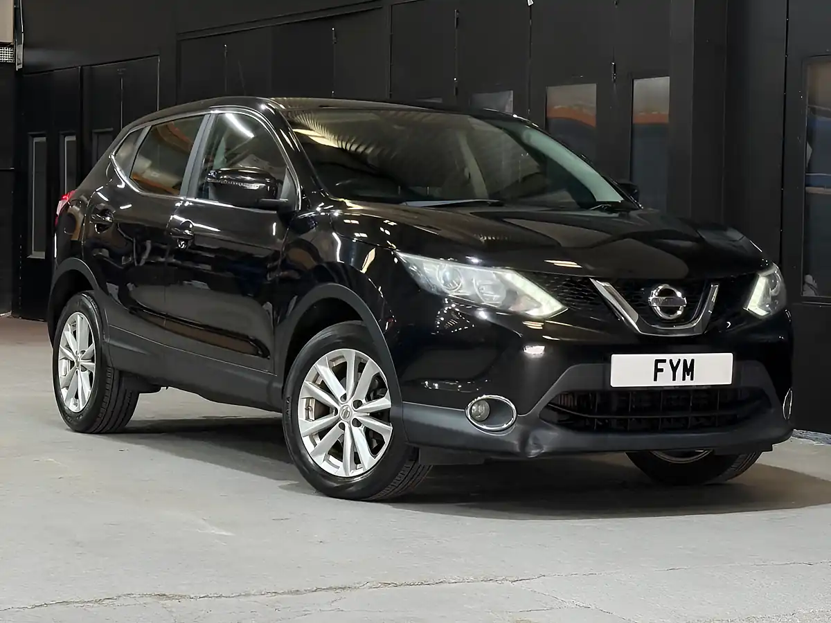 Used 2016 Nissan Qashqai Acenta Black - Front View