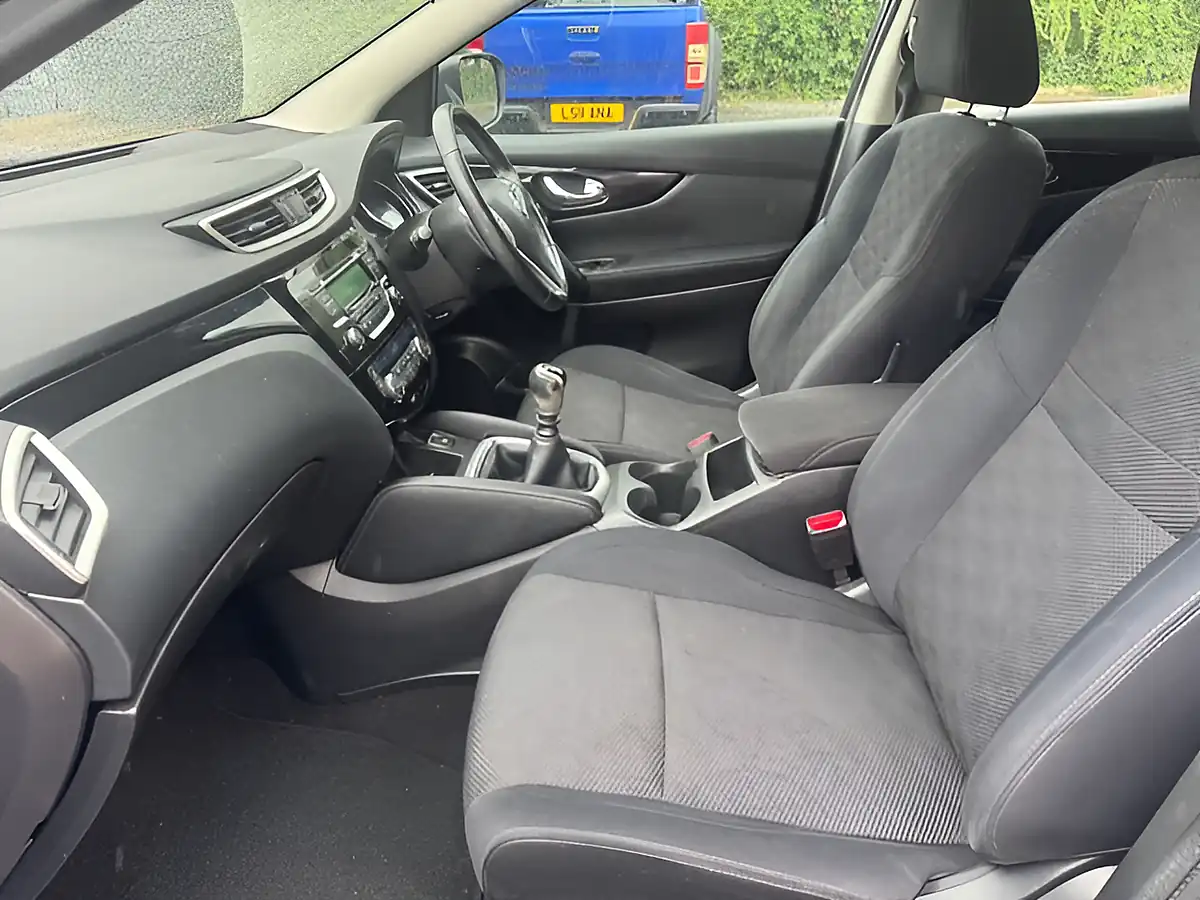 Used 2016 Nissan Qashqai Acenta Black - Interior and Exterior details 13
