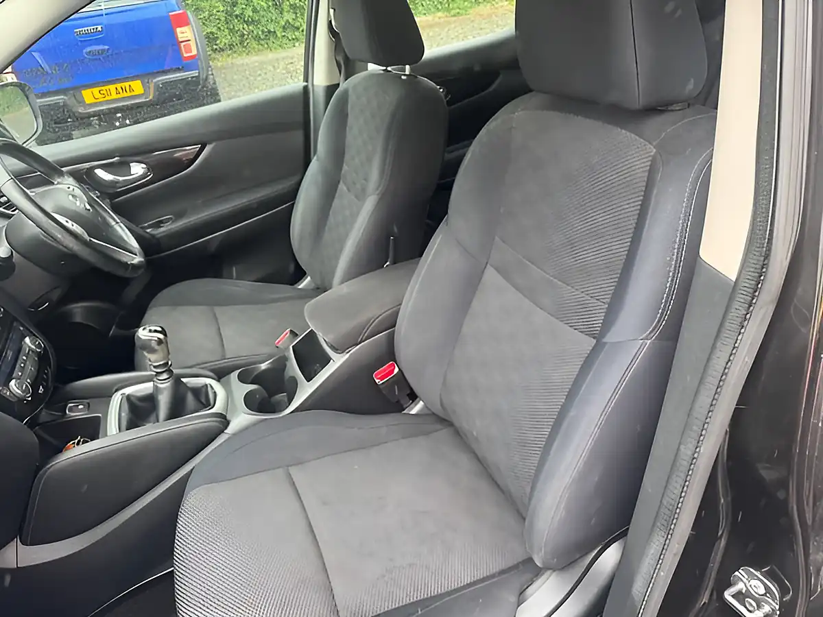 Used 2016 Nissan Qashqai Acenta Black - Interior and Exterior details 14