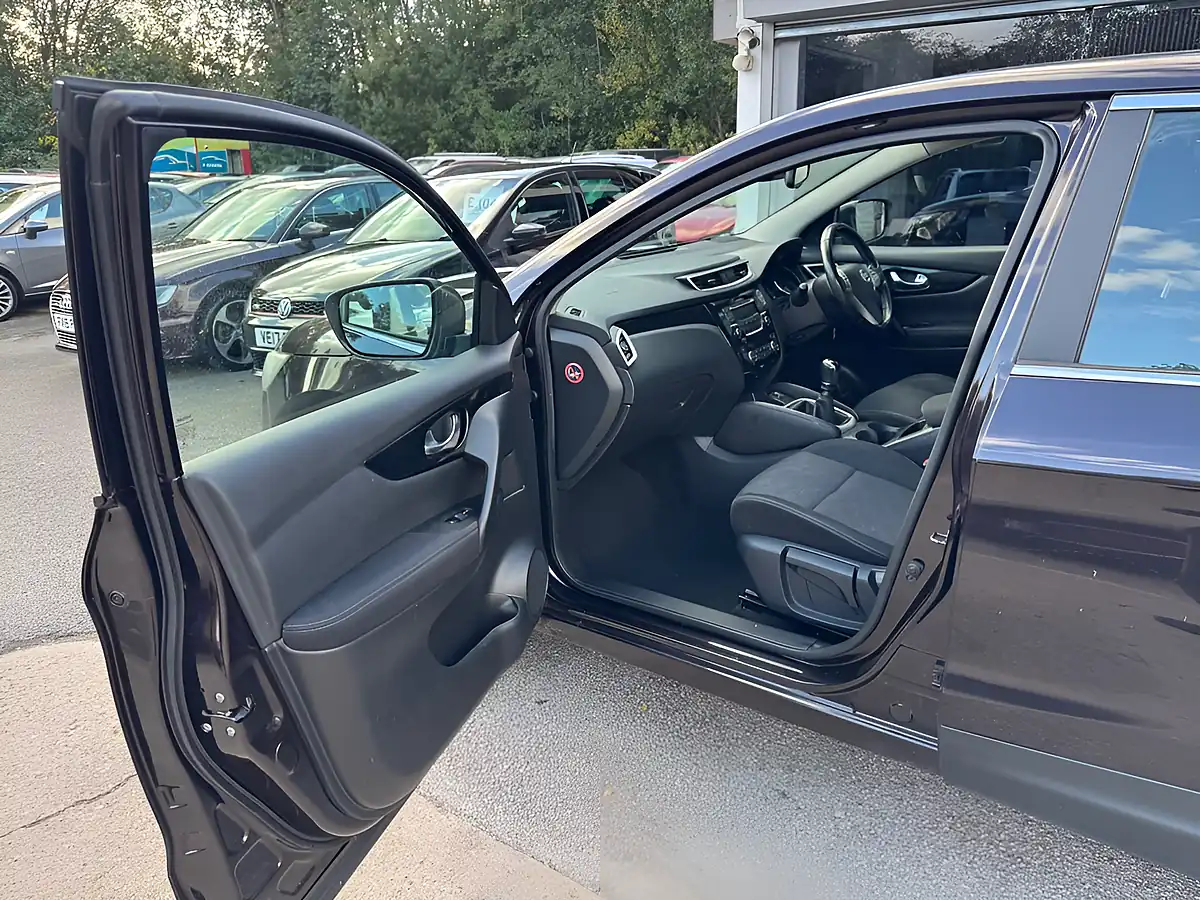 Used 2016 Nissan Qashqai Acenta Black - Interior and Exterior details 11