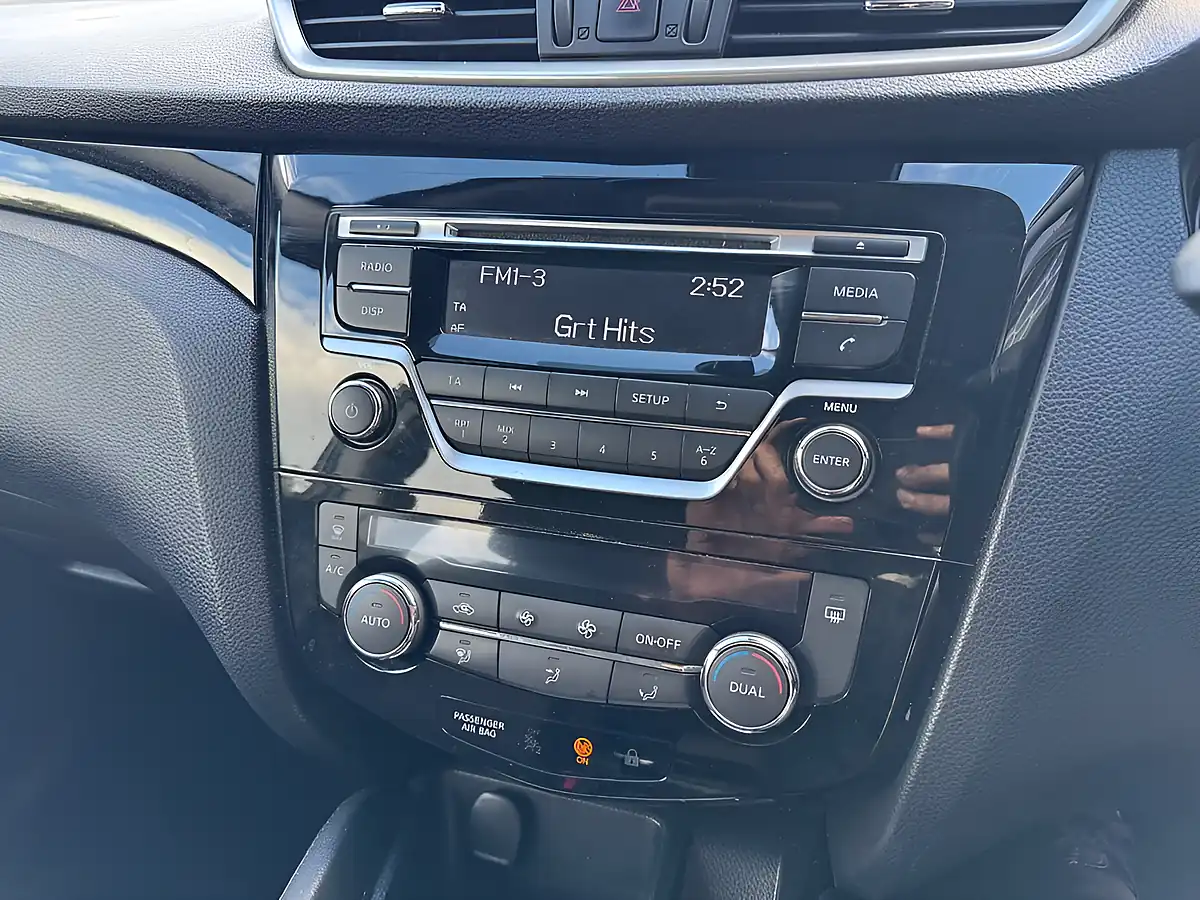 Used 2016 Nissan Qashqai Acenta Black - Interior and Exterior details 14