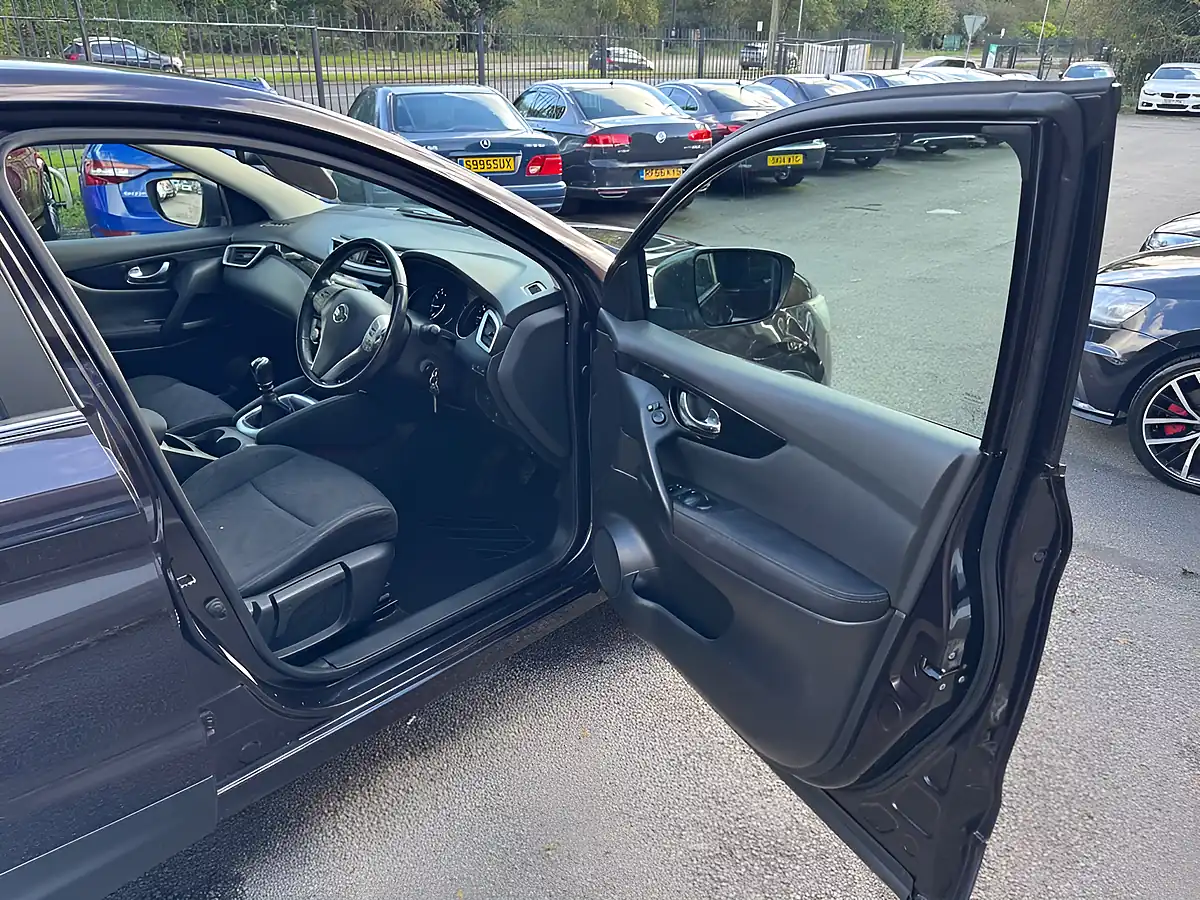 Used 2016 Nissan Qashqai Acenta Black - Interior and Exterior details 5