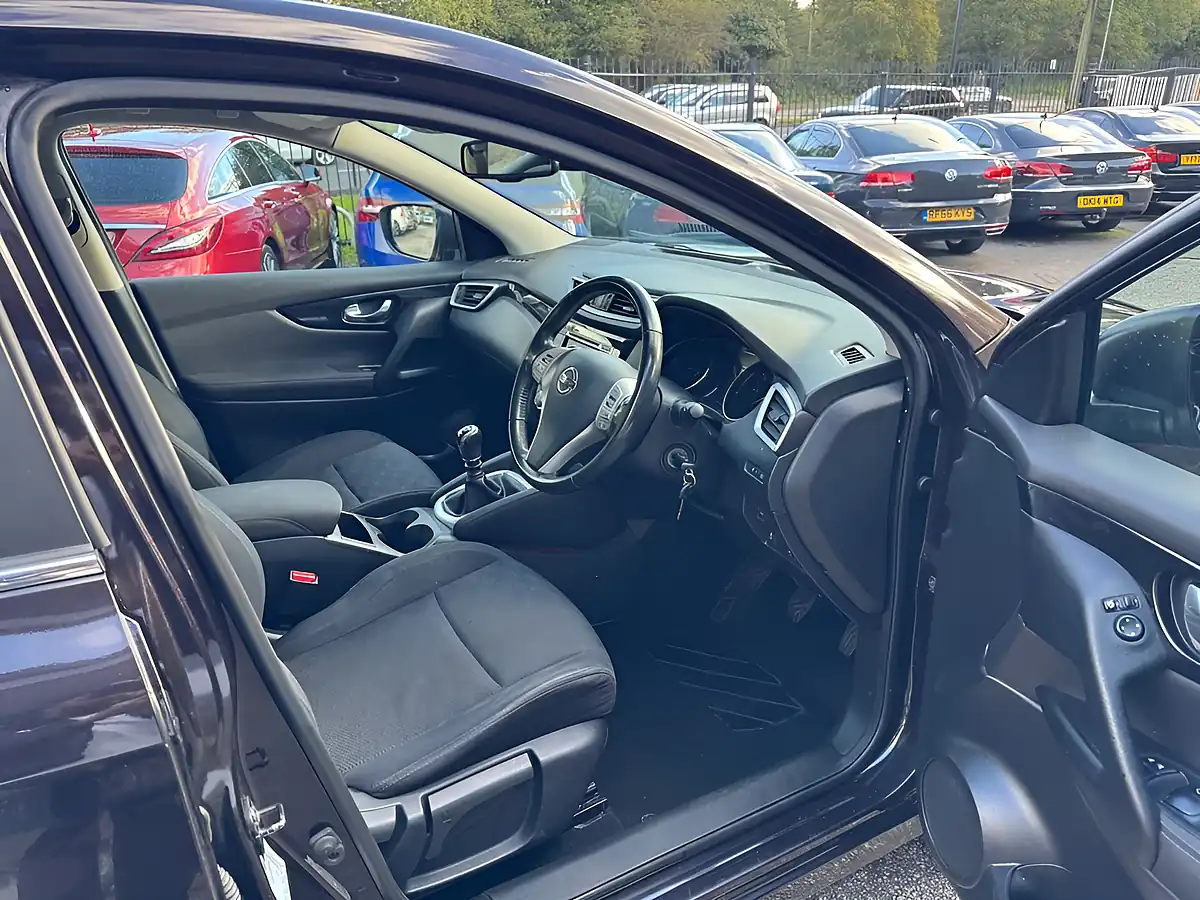 Used 2016 Nissan Qashqai Acenta Black - Interior and Exterior details 6