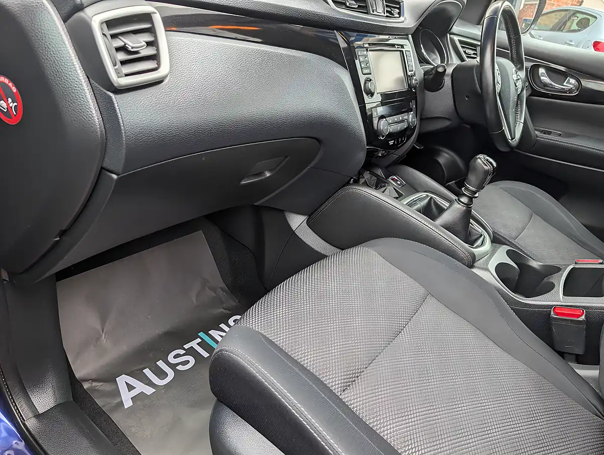 Used 2016 Nissan Qashqai Acenta Blue - Interior and Exterior details 6