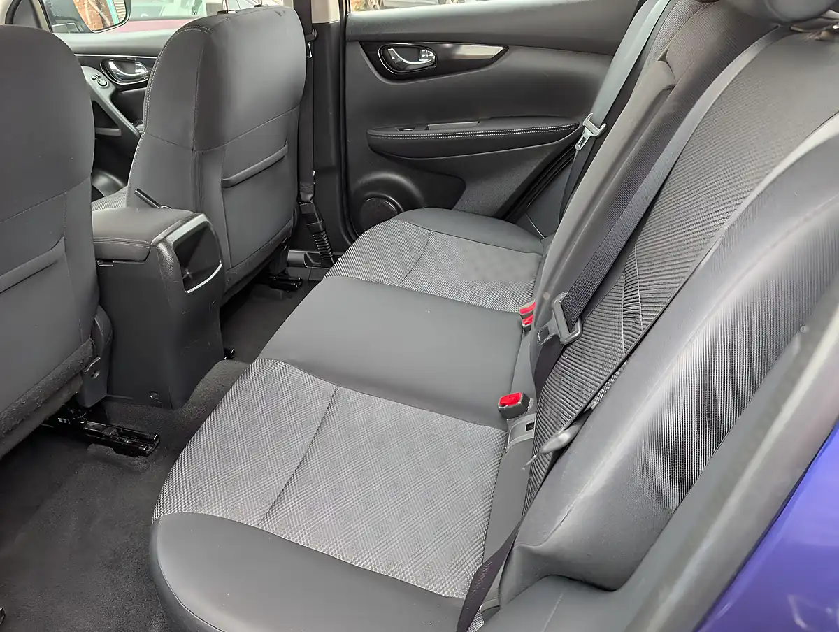 Used 2016 Nissan Qashqai Acenta Blue - Interior and Exterior details 7