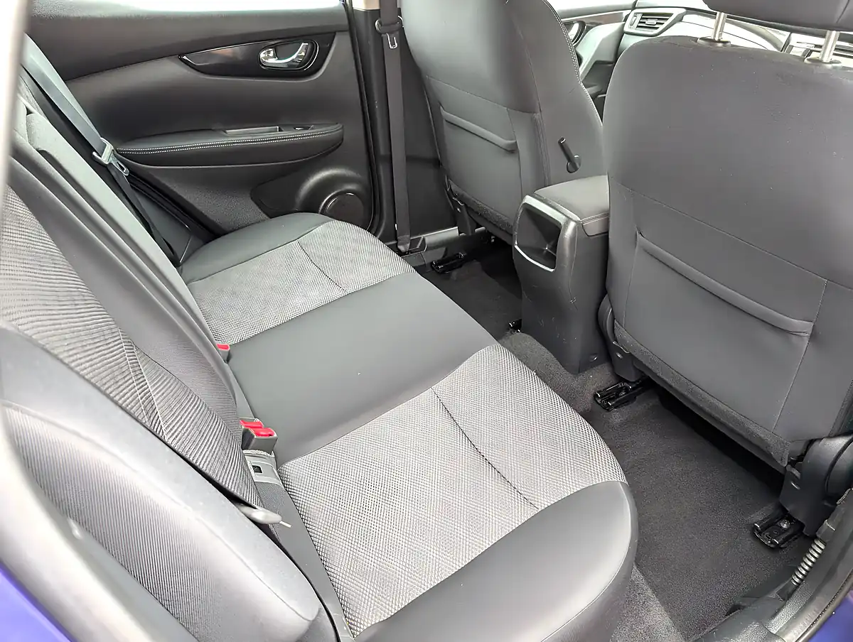 Used 2016 Nissan Qashqai Acenta Blue - Interior and Exterior details 8