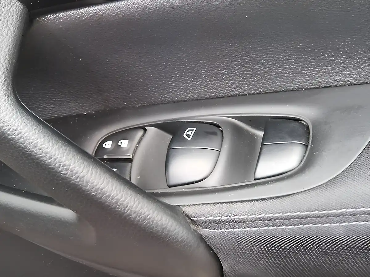 Used 2016 Nissan Qashqai Acenta Bronze - Interior and Exterior details 15