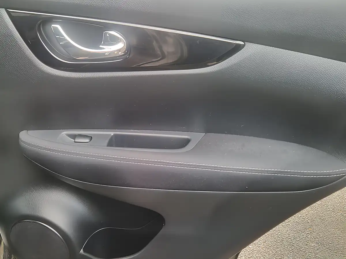 Used 2016 Nissan Qashqai Acenta Bronze - Interior and Exterior details 16